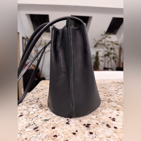 PORTLAND LEATHER BLACK DEVAN BUCKET BAG SMALL TOTE - Picture 6 of 10